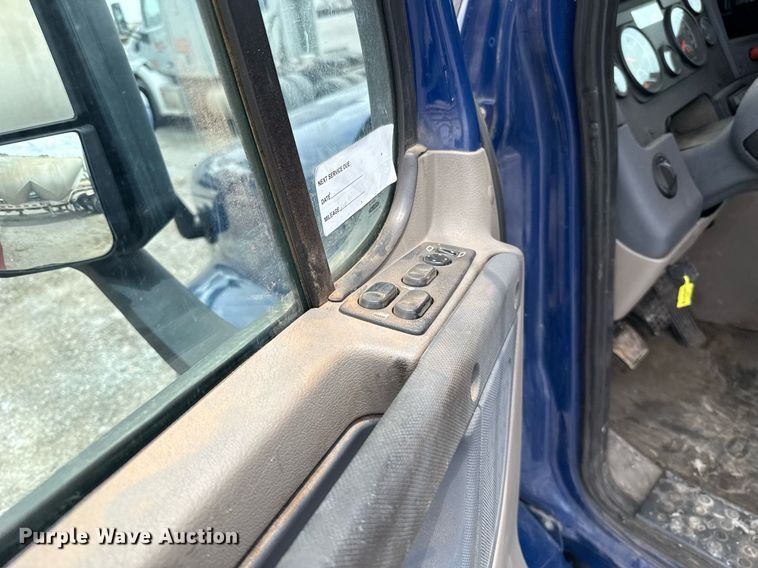 image for item EJ4615 2019 Freightliner Cascadia 125 semi truck