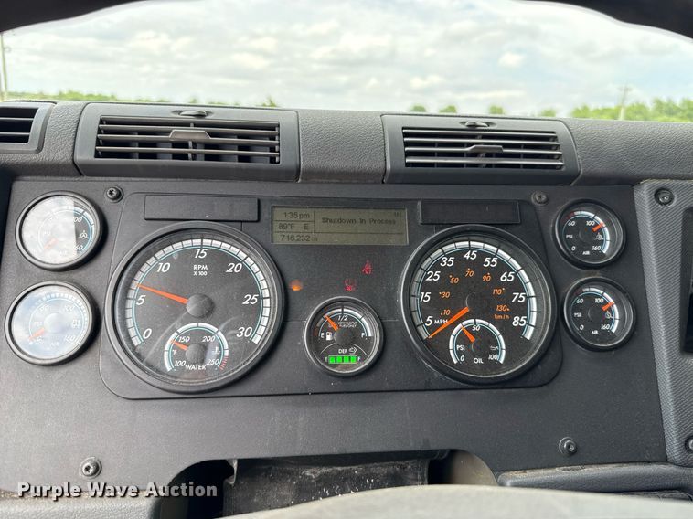 image for item EJ4615 2019 Freightliner Cascadia 125 semi truck