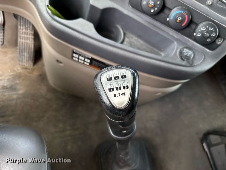 image for item EJ4615 2019 Freightliner Cascadia 125 semi truck