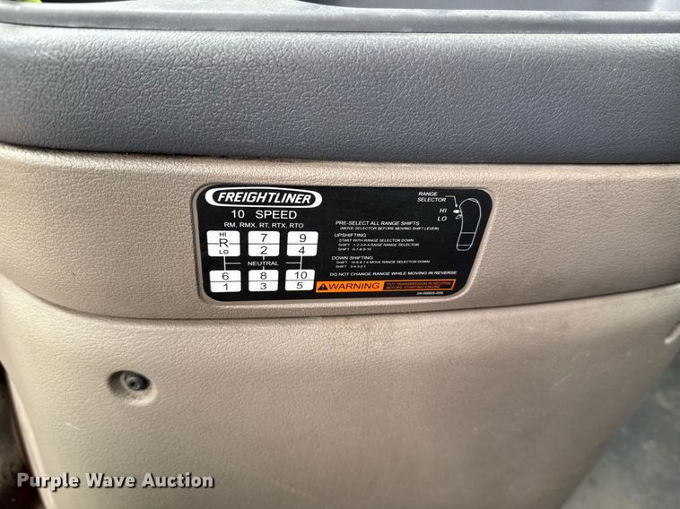 image for item EJ4615 2019 Freightliner Cascadia 125 semi truck