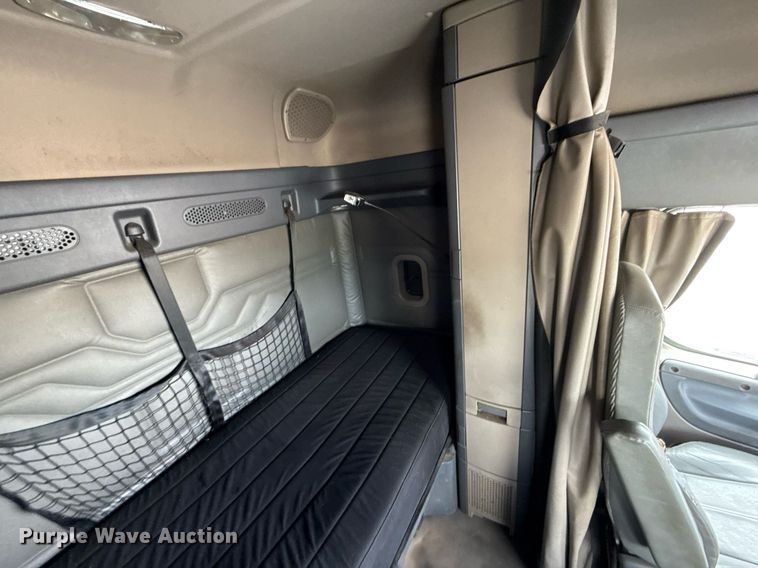 image for item EJ4615 2019 Freightliner Cascadia 125 semi truck