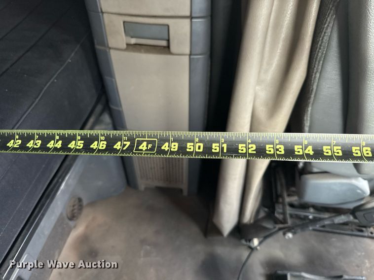 image for item EJ4615 2019 Freightliner Cascadia 125 semi truck