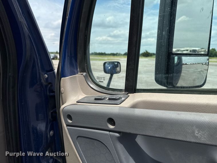 image for item EJ4615 2019 Freightliner Cascadia 125 semi truck