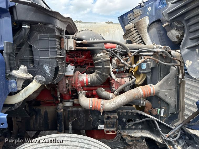 image for item EJ4615 2019 Freightliner Cascadia 125 semi truck