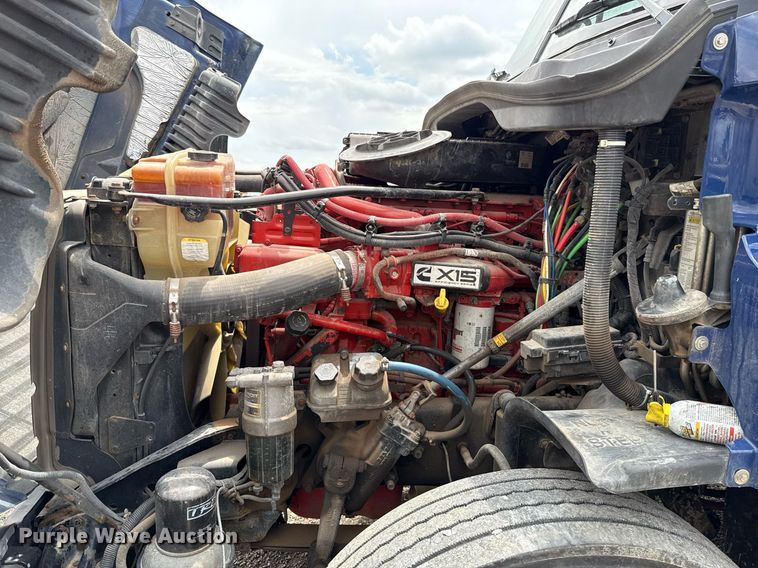 image for item EJ4615 2019 Freightliner Cascadia 125 semi truck