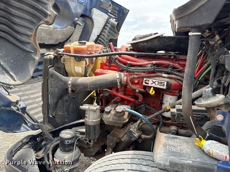 image for item EJ4615 2019 Freightliner Cascadia 125 semi truck