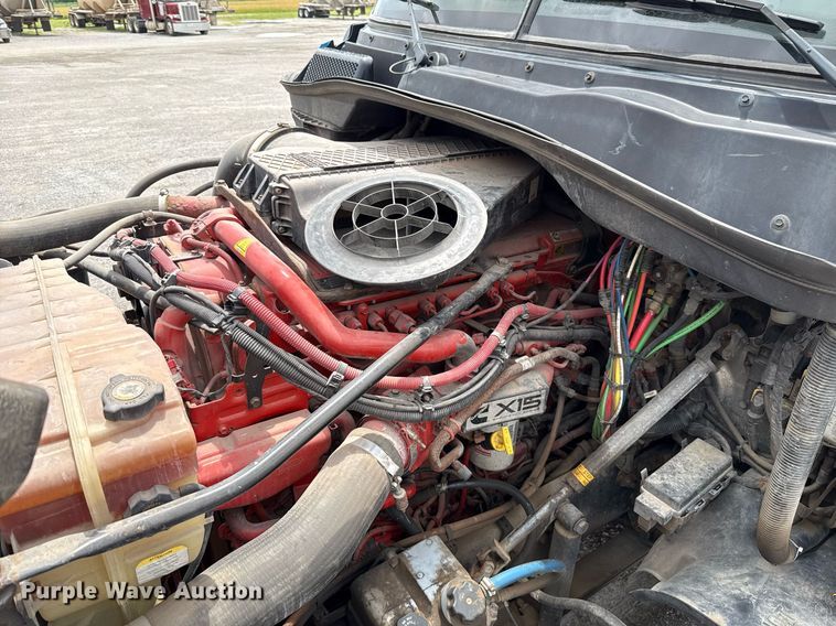 image for item EJ4615 2019 Freightliner Cascadia 125 semi truck