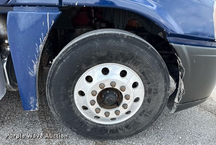 image for item EJ4615 2019 Freightliner Cascadia 125 semi truck