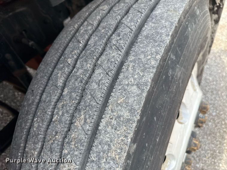 image for item EJ4615 2019 Freightliner Cascadia 125 semi truck