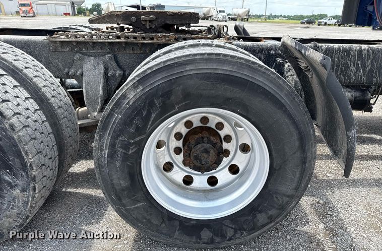 image for item EJ4615 2019 Freightliner Cascadia 125 semi truck