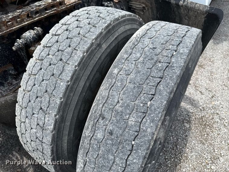 image for item EJ4615 2019 Freightliner Cascadia 125 semi truck