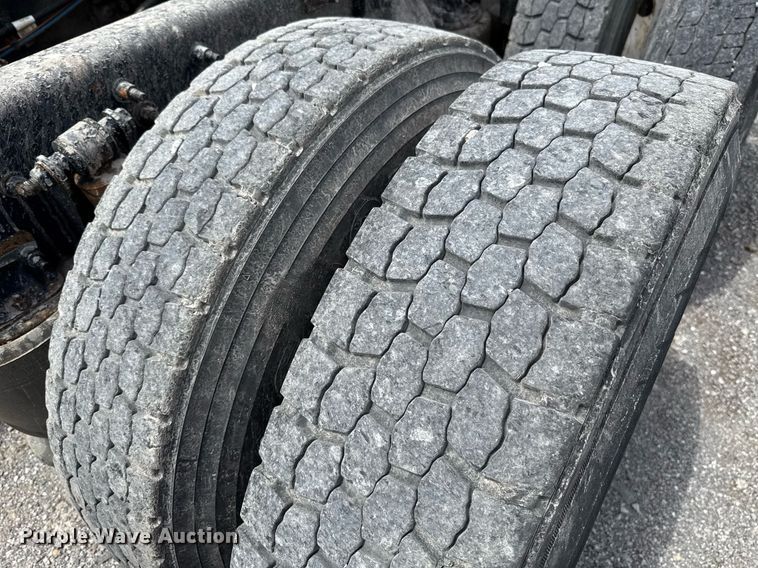 image for item EJ4615 2019 Freightliner Cascadia 125 semi truck