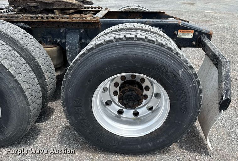 image for item EJ4615 2019 Freightliner Cascadia 125 semi truck