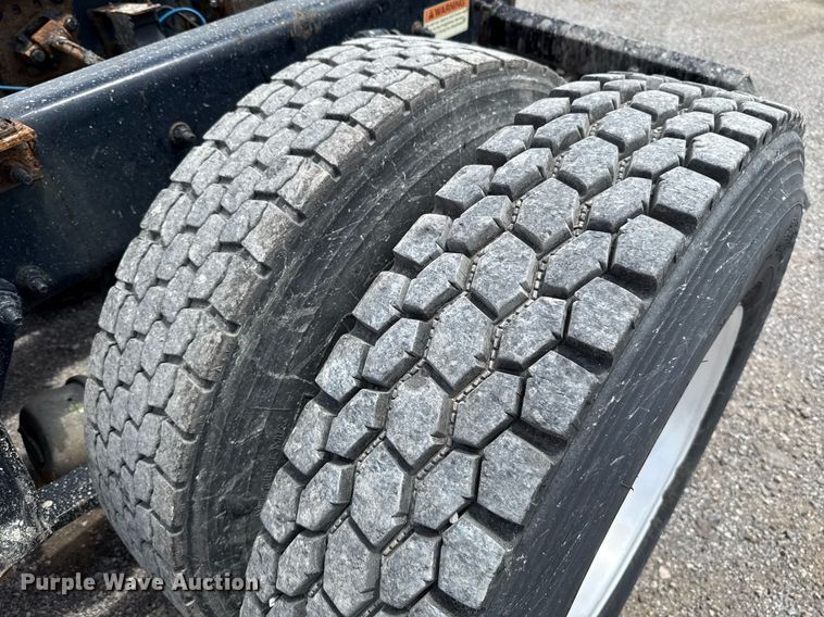 image for item EJ4615 2019 Freightliner Cascadia 125 semi truck