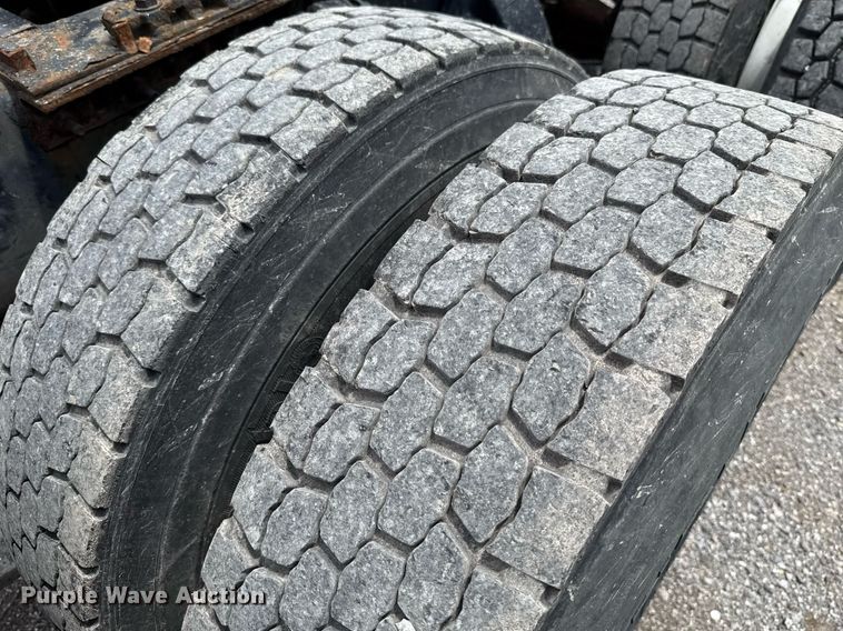 image for item EJ4615 2019 Freightliner Cascadia 125 semi truck