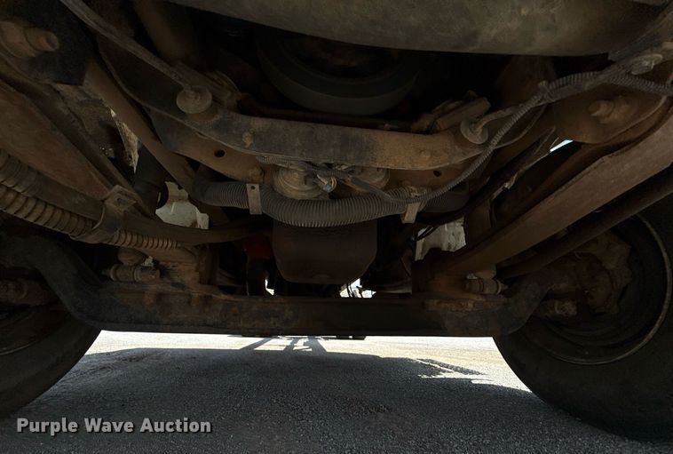 image for item EJ4674 2004 International 4300 truck cab and chassis