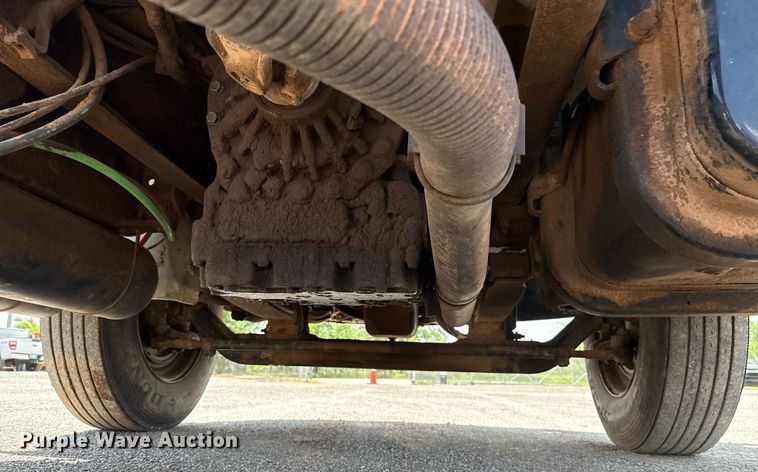 image for item EJ4674 2004 International 4300 truck cab and chassis