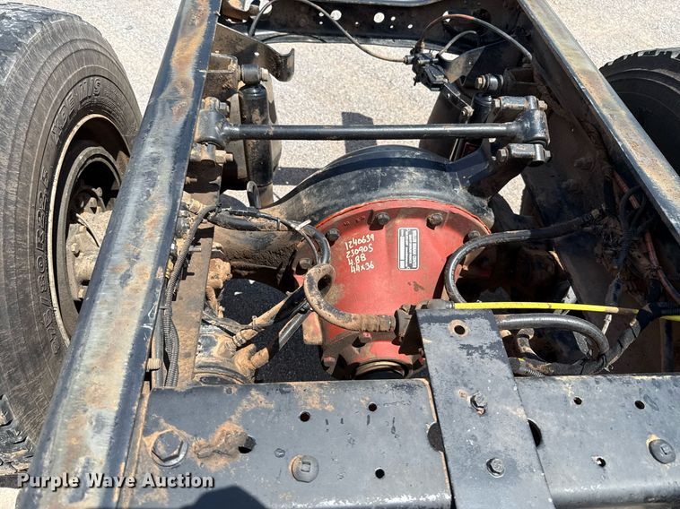 image for item EJ4674 2004 International 4300 truck cab and chassis