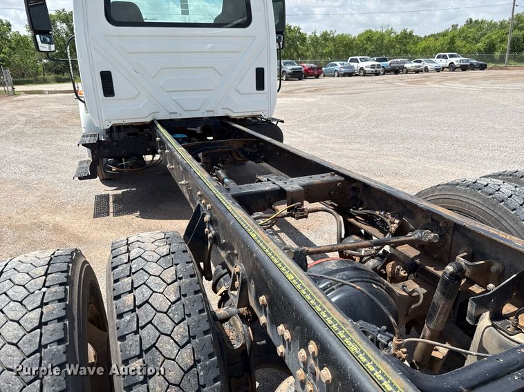 image for item EJ4674 2004 International 4300 truck cab and chassis