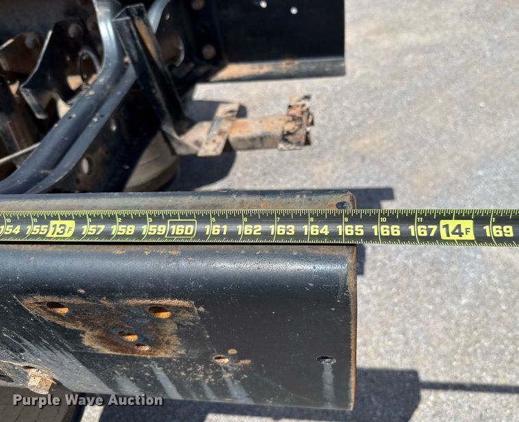 image for item EJ4674 2004 International 4300 truck cab and chassis