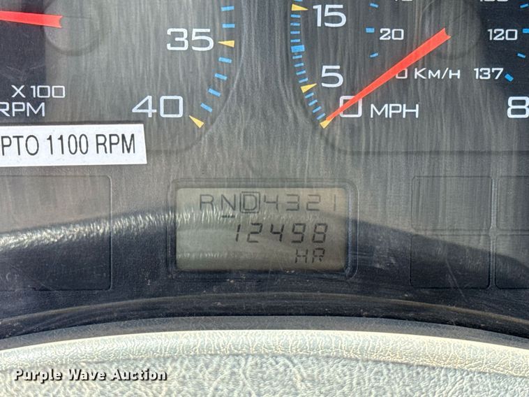 image for item EJ4674 2004 International 4300 truck cab and chassis