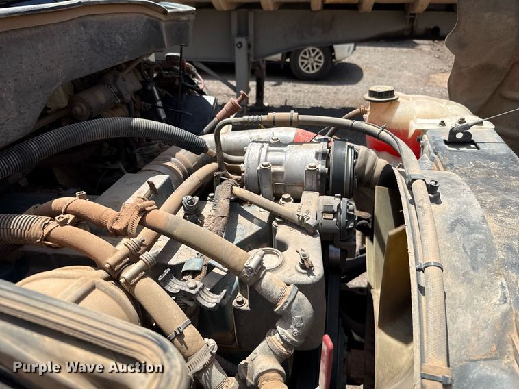 image for item EJ4674 2004 International 4300 truck cab and chassis