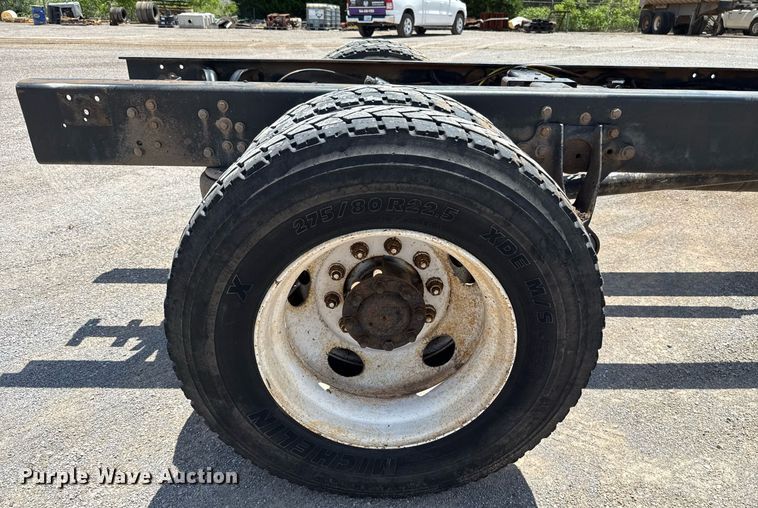 image for item EJ4674 2004 International 4300 truck cab and chassis