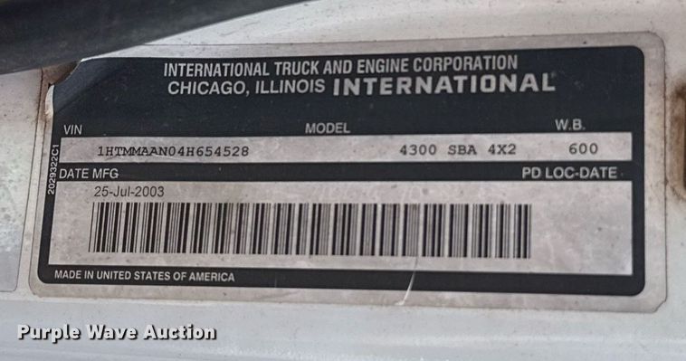 image for item EJ4674 2004 International 4300 truck cab and chassis