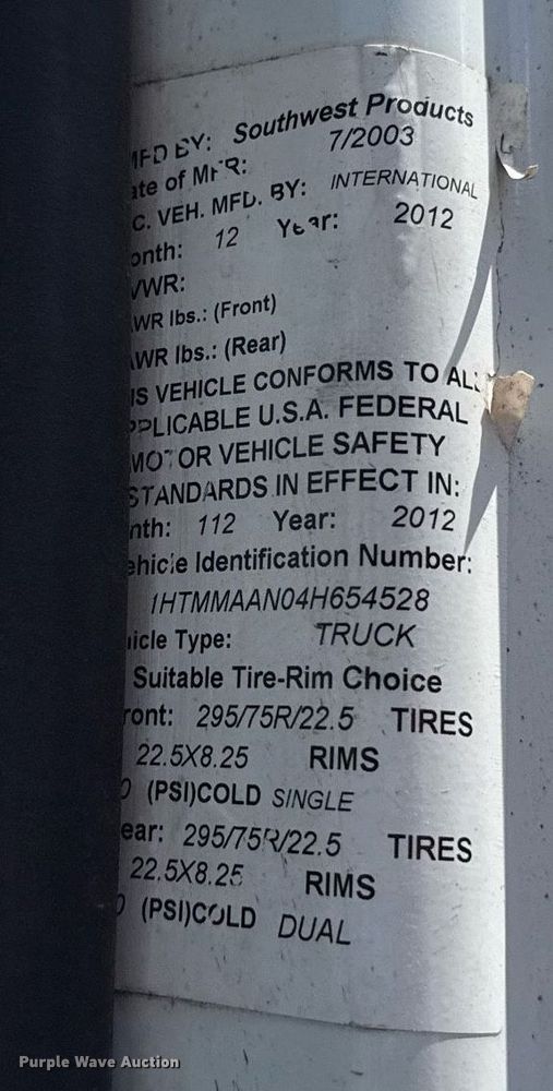 image for item EJ4674 2004 International 4300 truck cab and chassis