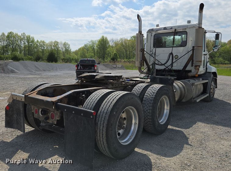 image for item EJ7513 2006 Mack CXN semi truck