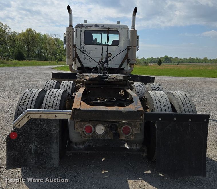 image for item EJ7513 2006 Mack CXN semi truck