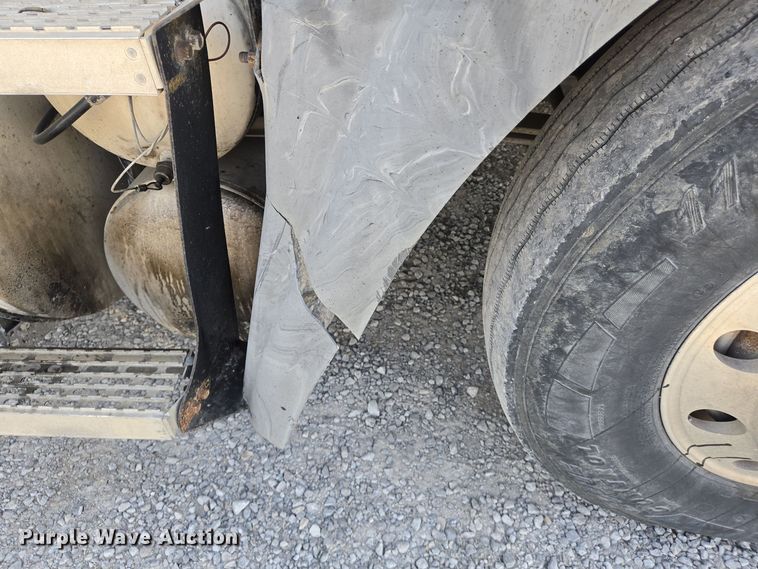 image for item EJ7513 2006 Mack CXN semi truck