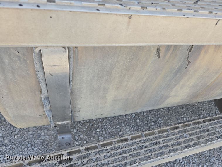 image for item EJ7513 2006 Mack CXN semi truck