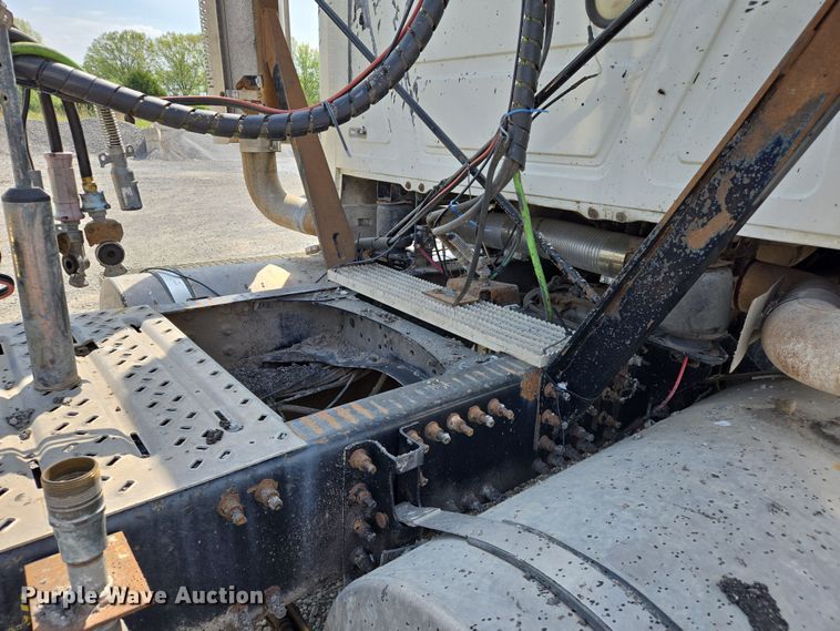 image for item EJ7513 2006 Mack CXN semi truck