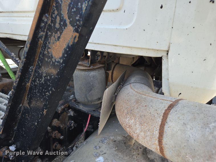 image for item EJ7513 2006 Mack CXN semi truck