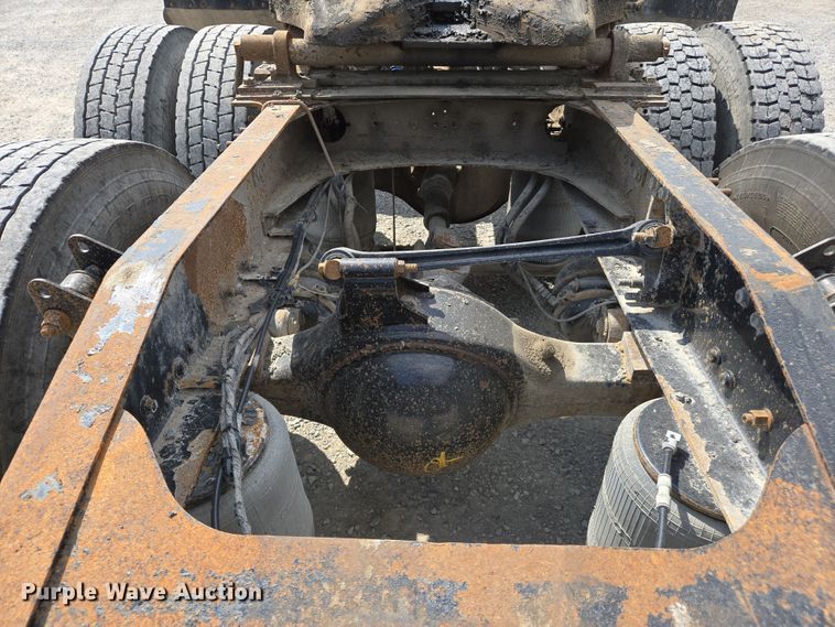 image for item EJ7513 2006 Mack CXN semi truck