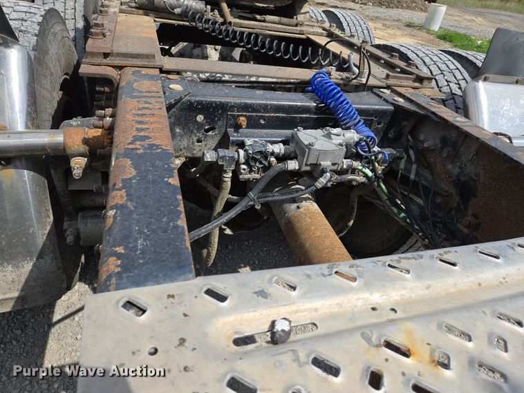 image for item EJ7513 2006 Mack CXN semi truck