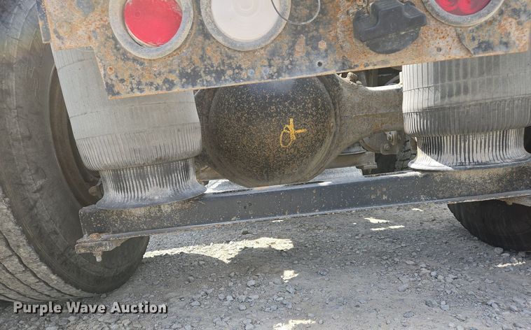 image for item EJ7513 2006 Mack CXN semi truck