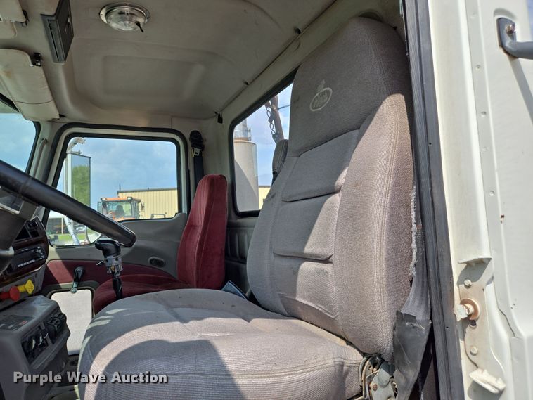 image for item EJ7513 2006 Mack CXN semi truck