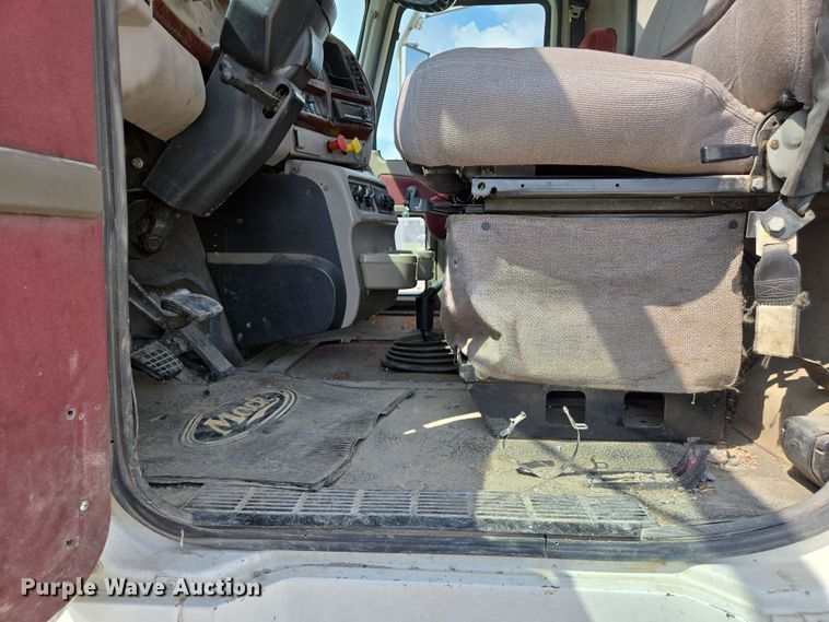 image for item EJ7513 2006 Mack CXN semi truck