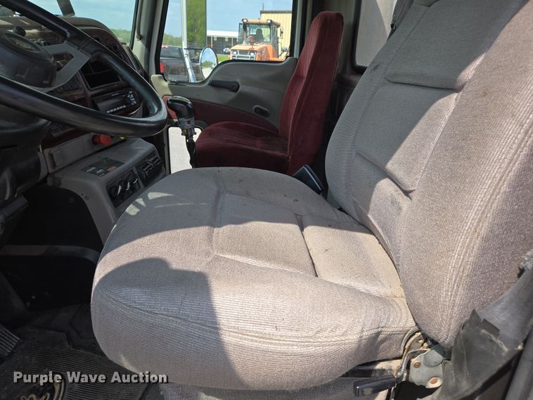 image for item EJ7513 2006 Mack CXN semi truck