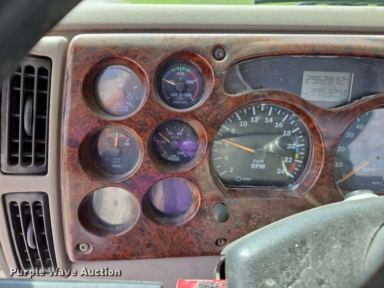 image for item EJ7513 2006 Mack CXN semi truck