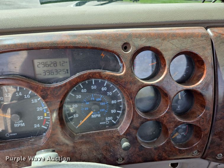 image for item EJ7513 2006 Mack CXN semi truck