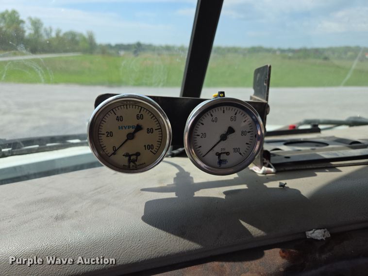 image for item EJ7513 2006 Mack CXN semi truck