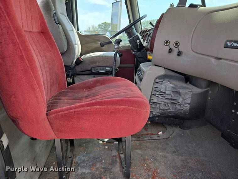 image for item EJ7513 2006 Mack CXN semi truck