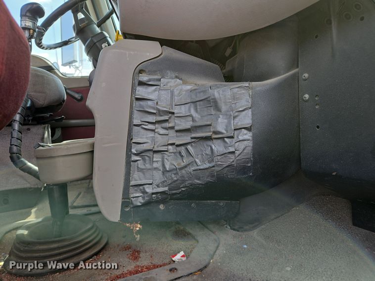 image for item EJ7513 2006 Mack CXN semi truck