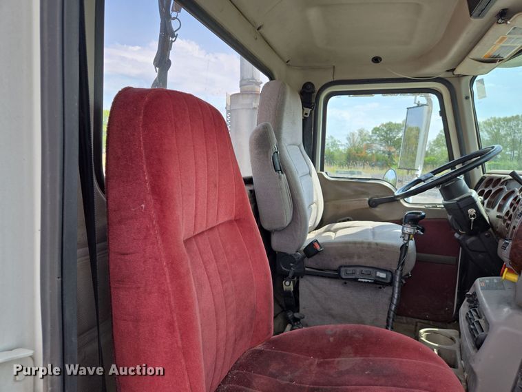 image for item EJ7513 2006 Mack CXN semi truck