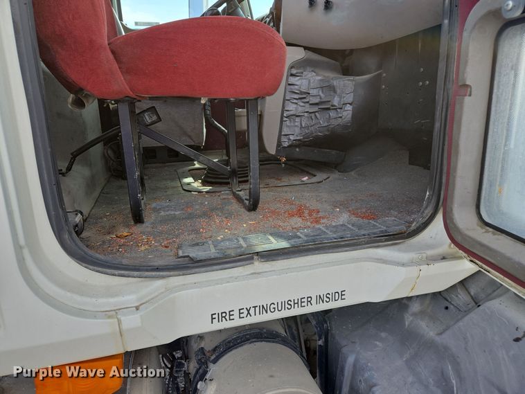 image for item EJ7513 2006 Mack CXN semi truck