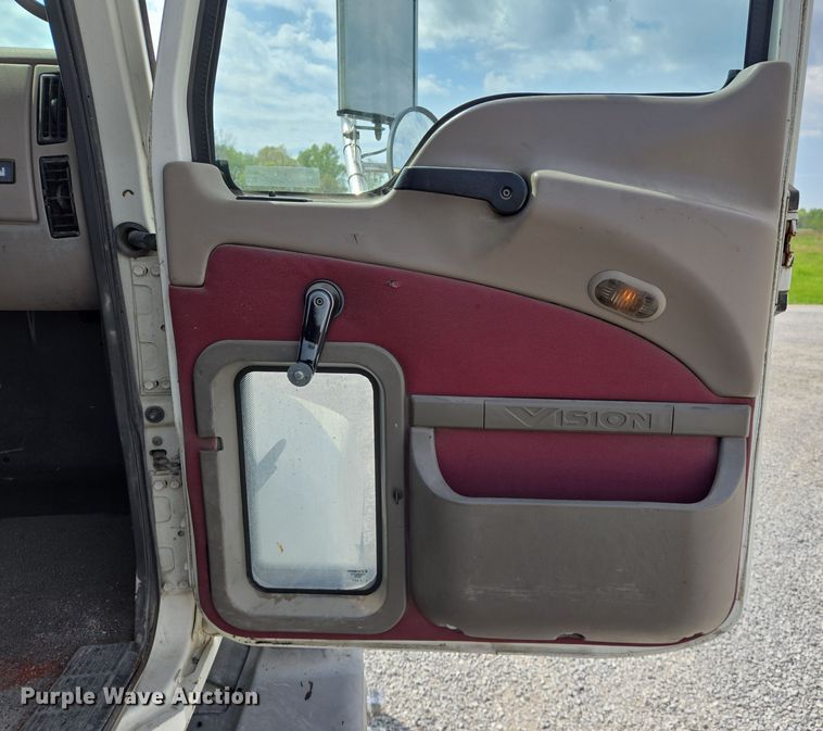 image for item EJ7513 2006 Mack CXN semi truck