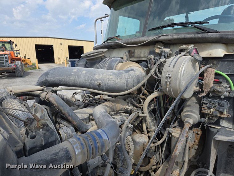 image for item EJ7513 2006 Mack CXN semi truck